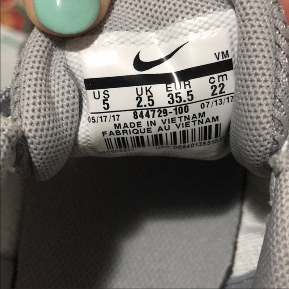 Brand new Nikes - Picture 5 of 5